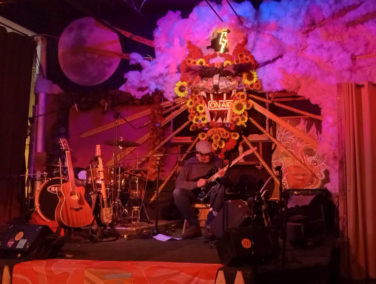 PsychAmbientDaydream2025-12-06GarciaPeoplesEmilyRobbAndMore (12).jpg